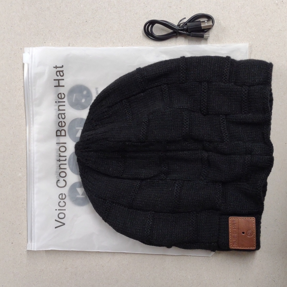 Voice control black beanie hat (Bluetooth)